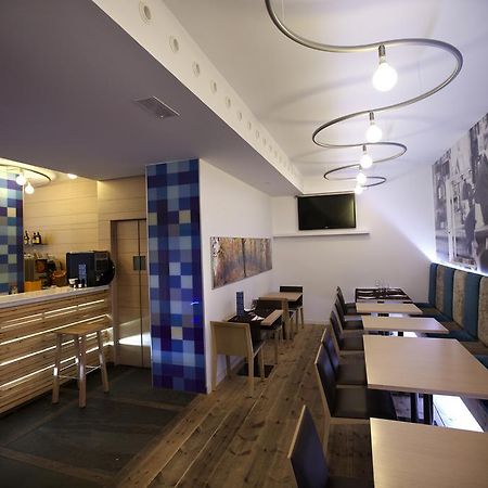 Hostal Bezana บูร์โกส ภายนอก รูปภาพ